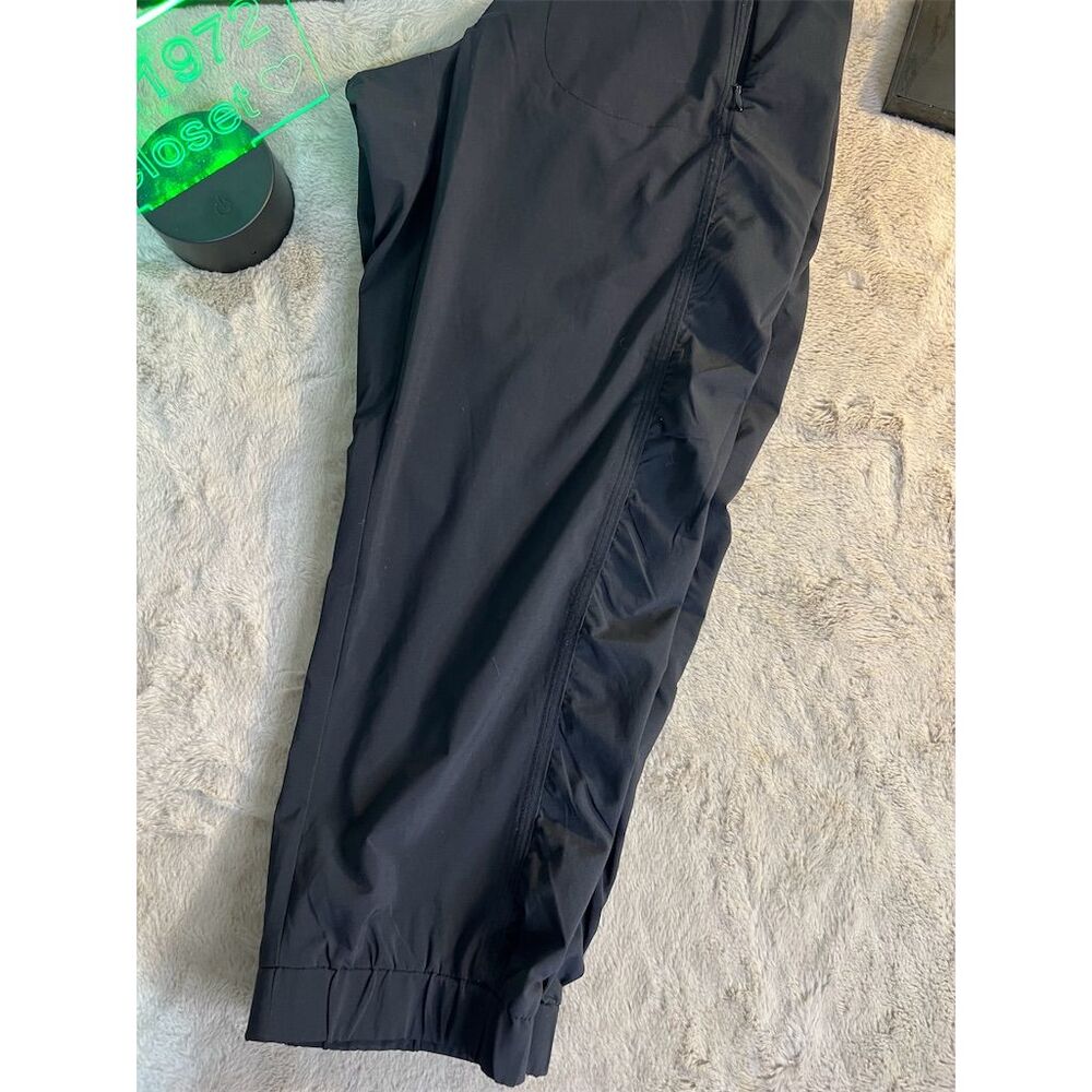 Athleta Women's Jogger Capri Pants Standard Size 8 Black Casual Activewear - Picture 8 of 10